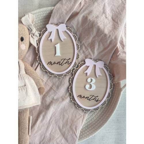 Wooden Milestones Set, Baby Monthly Milestone Marker, Baby Milestone Cards, Wooden Lace Bow Interchangeable Milestone Cards,Baby Shower Gift