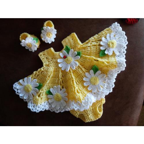 Gorgeous Crochet baby dress with daisies  :) Perfect for pictures,