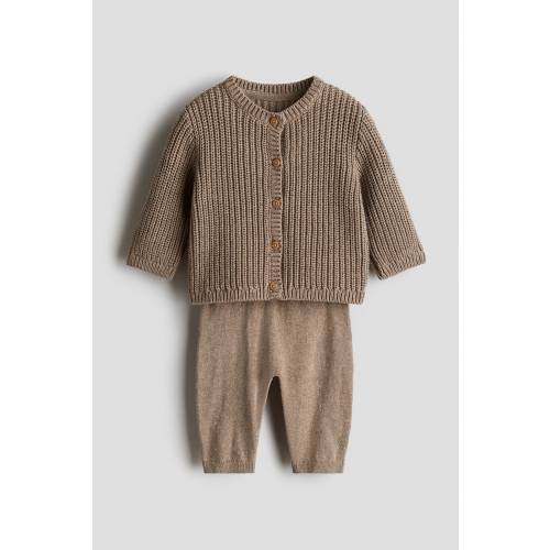 2-PIECE KNIT SET - size 9 months