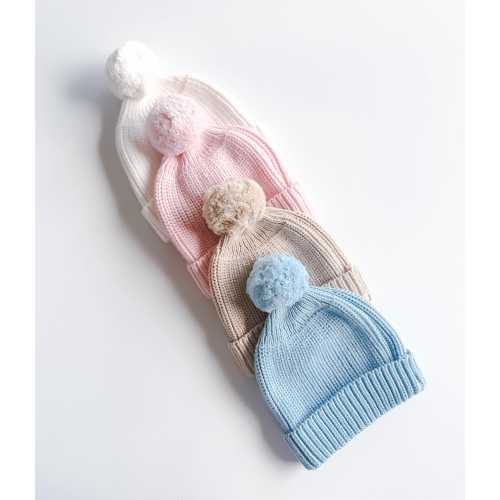 Organic cotton Matching beanie and booties set.