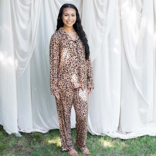 Long-Sleeved Women's Pajama Set in Latte Leopard
