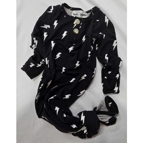 GENDER-NEUTRAL GOWN