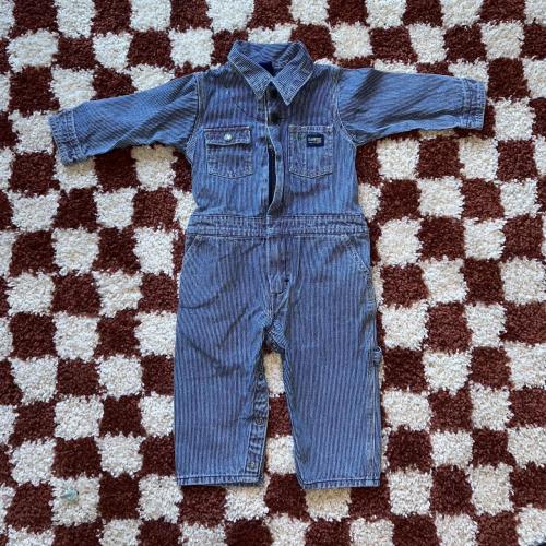 Y2K Oshkosh B’Gosh jumpsuit 
Tagged 18 months 
VGUC...