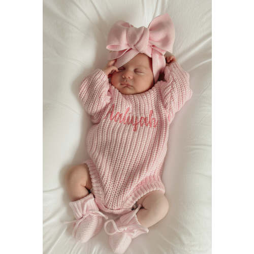 Embroidered Name: Savannah
Font: Gatsby, Thread: Rosey                   Size - Newborn