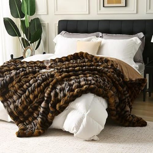 MERRYLIFE Luxury Thick Plush Tiger Print Faux Rabbit Fur Throw Blanket Ultra-Plush Cozy Soft Decorative Blanket Use for Couch Bed Travel (Tiger, 60"*80")