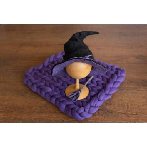 Newborn Witch Christmas Outfit – Photography Prop Set with Merino Wool Blanket, Felted Hat and Broom