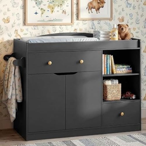Cómoda negra para cambiador, cómoda para cuarto de bebé, cambiador de pañales para bebé, 2 cajones, 2 puertas, estantes ajustables, espacio abierto, mango de metal, toallero, negro