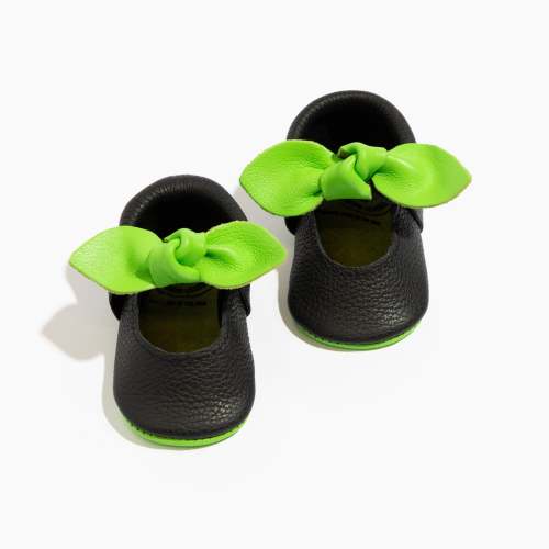 Wicked Witch of the West™ Knotted Bow Baby Shoe