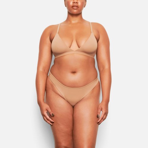 FITS EVERYBODY TRIANGLE BRALETTE | SIENNA | SKIMS