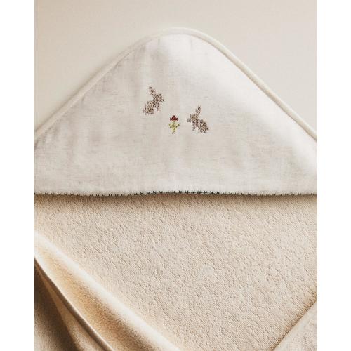 EMBROIDERED HOODED BABY TOWEL