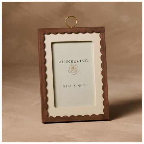 Kinkeeping Scalloped Edge Wood Picture Frame - 4" x 6"