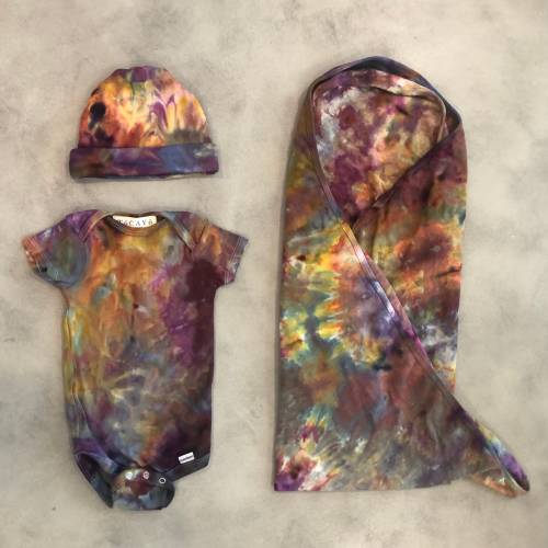 NILOU 3 pc Baby Ice Tie Dye Set 3-6m | Cotton Bodysuit + Hat + Swaddle Blanket