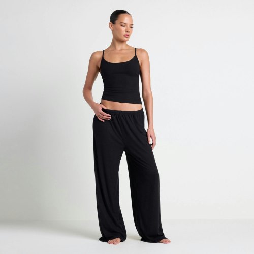 SOFT LOUNGE TANK SLEEP SET | ONYX | SKIMS
