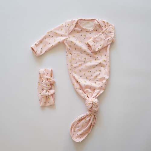 Sleeper and Bow in Dandelion