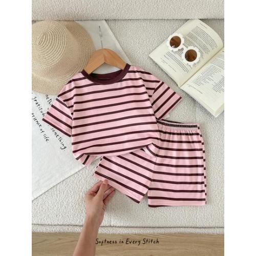 SHEIN This 2 Pieces Baby Girl Casual, Minimalist, Comfortable And Cute Set Features Textured Fabric And Decorative Patches, Including A Tank Top And Straight-Leg Pants, Perfect For Spring And Summer Wear. | SHEIN USA