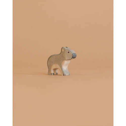 Holztiger Koala, Standing