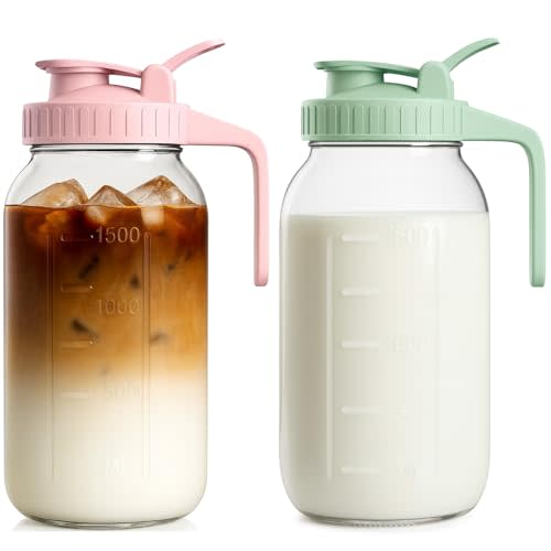 VA1KENE | 2 Pack | 64oz Glass Pitcher with Lid and Spout, 2 Quart (1.9 Liter) Mason Jar Pitcher Wide Mouth, Airtight Water Jug for Juice, Sun Tea, Iced Coffee, Milk Storage, Pink & Green