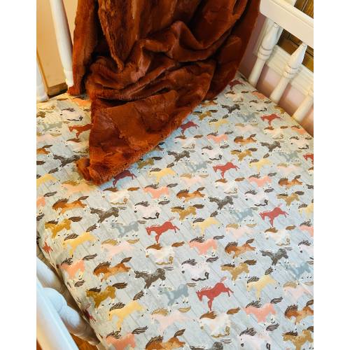Running horse crib sheet