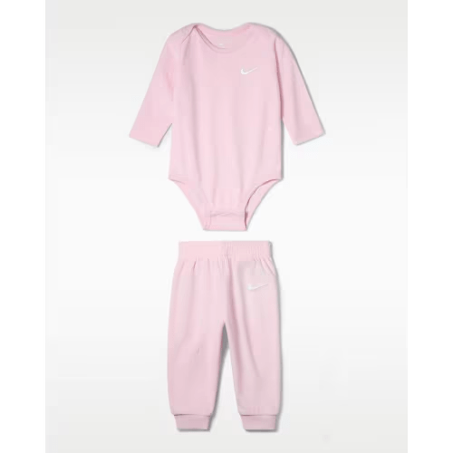 Nike Baby Essentials
Baby (0-9M) Bodysuit and Pants Set