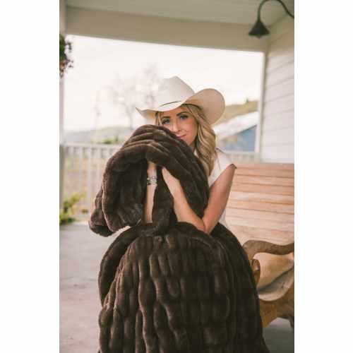 Hugs Lizi Plush Blanket