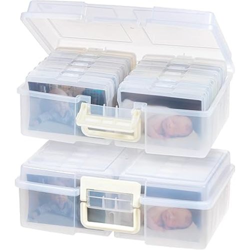 IRIS USA Boîte de rangement en plastique pour photos 10 x 15 cm / 4"x6" de grande capacité, lot de 2, contenant principal avec 12 pochettes intérieures d’organisation pour photos, scrapbooking