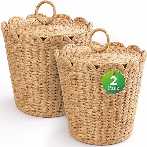 2 Pack 3.7 Gallon Wicker Trash Can with Lid, Scalloped Handwoven Water Hyacinth Bathroom Waste Basket, Boho Trash Bin for Bedroom, Office, Living Room, Natural Woven Garbage Can