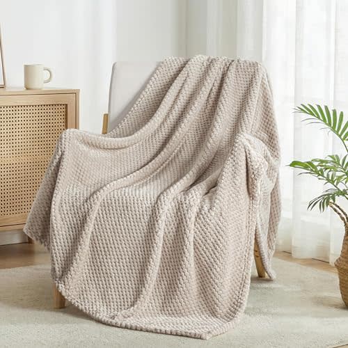 Exclusivo Mezcla Fleece Throw Blanket Extra Large, Super Soft and Warm Blankets for Couch, Sofa and Bed Waffle Textured, Cozy, Fuzzy and Lightweight (Tan, 50x70 Inches)