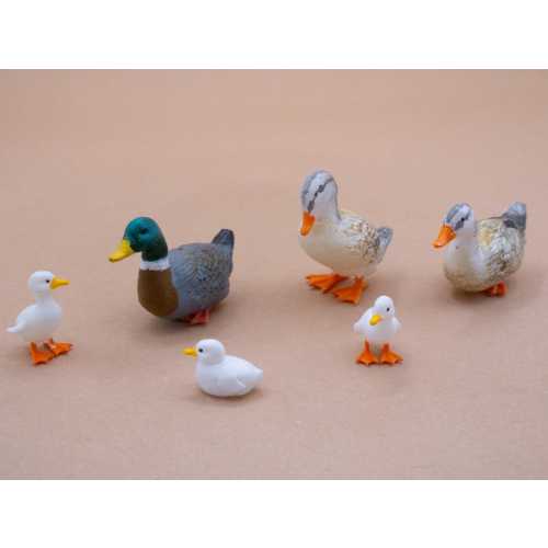 Miniature Mallard Duck Figurine with Ducklings – Hand-Painted Resin Animal Décor | Farmhouse Miniature, Dollhouse Collectible, Gift for Bird