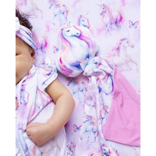 Uni-believable Lovey