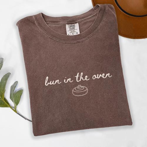 Pregnancy Reveal Comfort Colors® Shirt, Bun In The Oven Pregnancy Announcement Shirt, Expecting Mom To Be Shirt, Mommy To Be Maternity Shirt