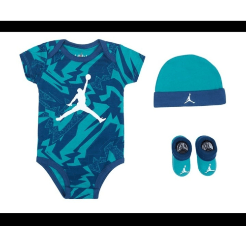 3 Piece Nike Jordan Baby Outfit / Gift Set, Size 0-6 Months, Booties Hat, B6