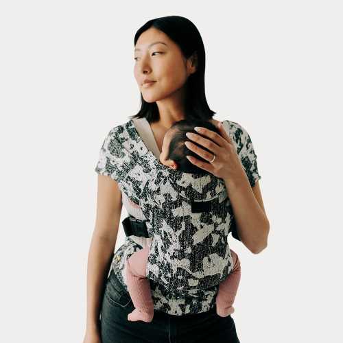 The Pearl Newborn Carrier