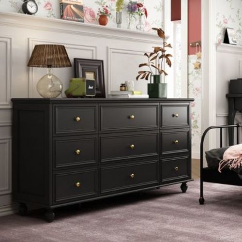 Famapy Nine - drawer Dresser: Exquisite Craftsmanship Meets Ample Storage