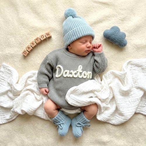 Hand-Embroidered Name Sweater set, Personalized Newborn Coming Home Outfit, Baby Shower 1st Birthday