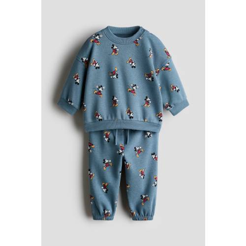 2-PIECE PRINTED SWEATSHIRT AND JOGGERS SET