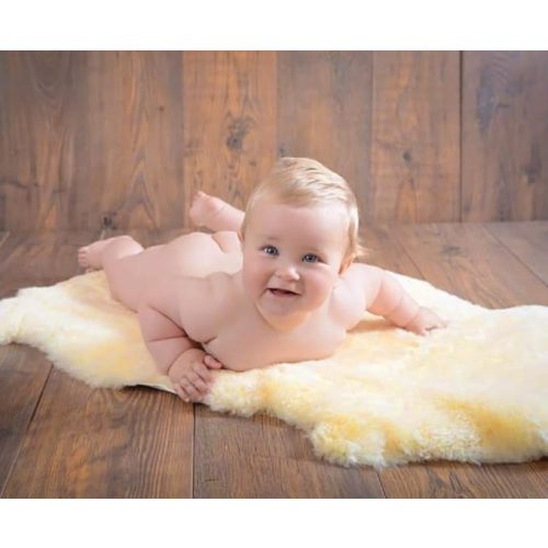 HUAHOO Premium Baby Sheepskin Rug Babycare Nursery Rug 100% Natural Lambskin Blanket Short-Shorn Wool Sleep Pad Medical Sheepskin Hospital Bed Mattress Topper (Beige, Single Pelt 2.5ft x 3.5ft)