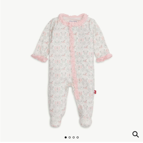 Magnetic Footie with Ruffle – Magnetic Me