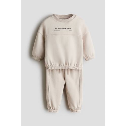2-PIECE SWEATSHIRT AND JOGGERS SET
