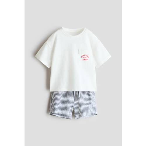 2-PIECE T-SHIRT AND SHORTS SET