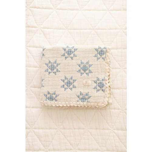 New Grain Sky Star Quilt – blue daisy