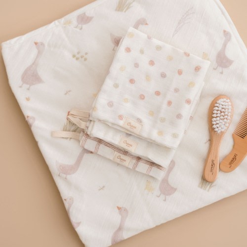Charlie Farmhouse Goose Hooded Baby Bath Towel & Washcloth Set