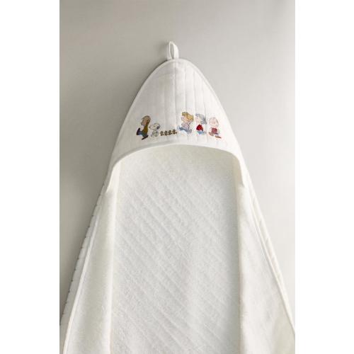 PEANUTS™ CHILDREN’S HOODED TOWEL