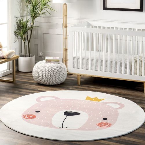 Queen Bear Area Rug, Size: Round 6'