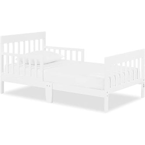 Finn Toddler Bed in White, Greenguard Gold and JPMA Certified, Non-Toxic Finish, Made of Sustainable New Zealand Pinewood, Wooden Nursery Furniture