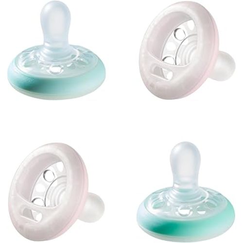 Tommee Tippee Breast Like Night Pacifier, 0-6 Months, Pack of 4 Pacifiers with Breast-Like Shape and Glow in The Dark Technology