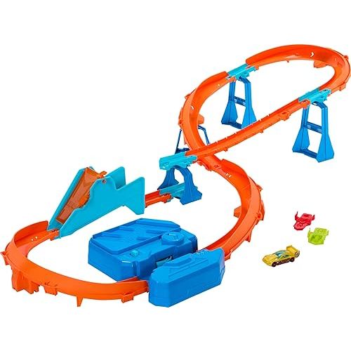 Hot Wheels Toy Car Track Set, Deluxe Building Box with Motorized Booster, 1:64 Scale Vehicle, Speed Snap Track, Boosted Jump Speedway