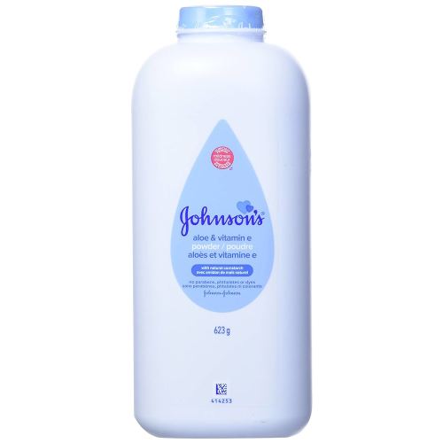 Johnson's Baby Powder, Naturally Derived Cornstarch with Aloe & Vitamin E for Delicate Skin, Hypoallergenic and Free of Parabens, Phthalates, and Dyes for Gentle Baby Skin Care 623g