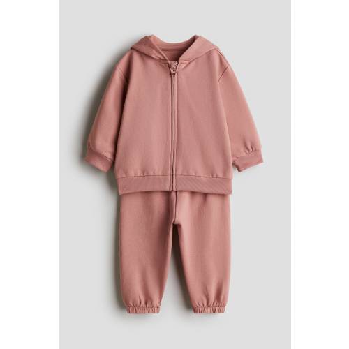 2-PIECE HOODIE AND JOGGERS SET