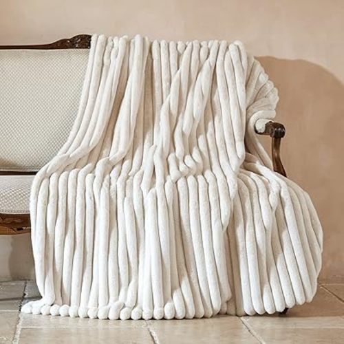 Amélie Home Faux Fur Throw Blanket for Couch, Cozy Fuzzy Fluffy Fur Luxurious Soft Striped Plush Gift Blankets for Family Sofa Chair Bed Living Room Bedroom, 55"x70", Light Coffee