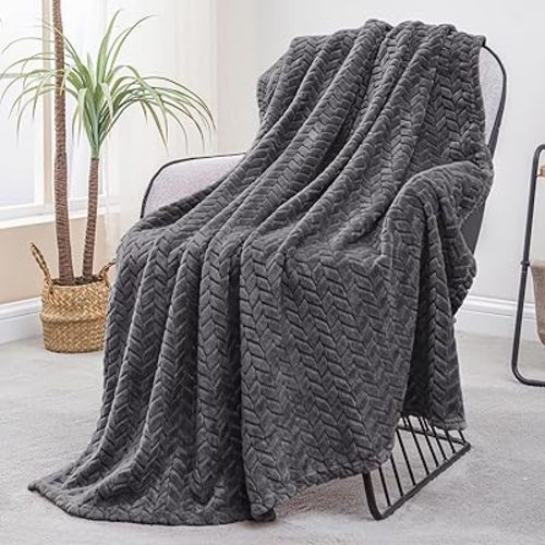 Exclusivo Mezcla Dark Grey Fleece Throw Blanket for Couch and Bed, 50x70 Inches Soft Cozy 3D Decorative Jacquard Flannel Blankets, Lightweight Fuzzy Plush Warm Throws for All Seasons
